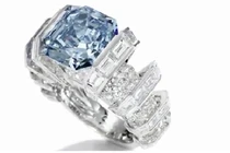 Vẻ đẹp hiếm có của chiếc nhẫn kim cương xanh 555 tỷ đồng