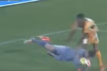 Pha ăn vạ thô thiển bậc nhất lịch sử bóng đá