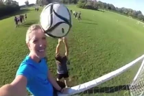 "Cười vỡ bụng" những pha ngã “sấp mặt” vì chụp ảnh “tự sướng“