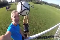 "Cười vỡ bụng" những pha ngã “sấp mặt” vì chụp ảnh “tự sướng“