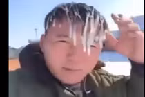 Xem tóc người đóng băng giữa trời cực lạnh ở Trung Quốc