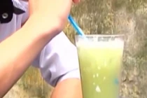 Sự thật giật mình sau những ly nước mía “siêu sạch” 