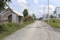 Bị phạt vì sửa đường xấu thành đường đẹp