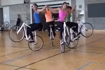 Những màn biểu diễn ngoạn mục cùng xe đạp chưa từng thấy