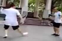 Xôn xao video đá cầu như múa võ Túy Quyền