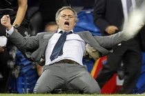 Huấn luyện viên và những màn ăn mừng bàn thắng chẳng giống ai