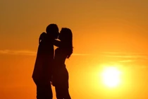 Hãy chú ý xem bạn có quá luỵ tình trong tình yêu không