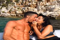 Ronaldo được bồ nói lời yêu, lên tiếng nghi án hiếp dâm