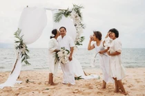 Ảnh cưới lãng mạn của cặp đôi U50 khiến giới trẻ chết mê