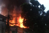 Nóng: Phát hiện xác chết trong nhà trọ ông Hiệp “khùng” sau vụ cháy ở Đê La Thành?