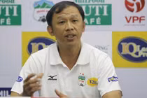 Bị Hà Nội FC loại, HLV HAGL nói gì về trọng tài?