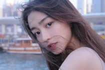 Hot girl triệu fans gây bão với vẻ đẹp “tinh khiết” 