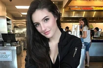 Nhan sắc nóng bỏng của hot girl 9X Mỹ