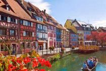 Những ngôi làng thần tiên trong cổ tích chắc cũng chỉ đẹp tới nhường này