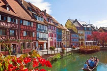 Những ngôi làng thần tiên trong cổ tích chắc cũng chỉ đẹp tới nhường này