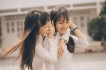 Vẻ đẹp ngọt ngào của cặp chị em song sinh trong bộ ảnh chia tay 