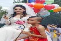 Cư dân mạng bất bình trước hình tượng Phật Quán Thế Âm…mặc váy cưới