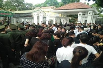 Cảm động hình ảnh nhân dân xếp hàng viếng Chủ tịch nước