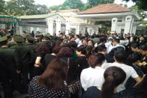 Cảm động hình ảnh nhân dân xếp hàng viếng Chủ tịch nước