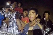 Đội bóng Thái Lan mắc kẹt trong hang: Xuất hiện lối thoát bí mật?