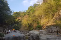 Cuối tuần phượt giữa rừng bạt ngàn khám phá Hồ Tiên