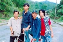 Thanh xuân dữ dội của 9X đời đầu với tóc Đan Trường, quần ống loe