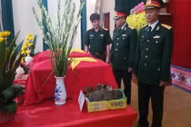 10 giờ băng rừng tìm kiếm hài cốt 2 phi công trên núi Tam Đảo 