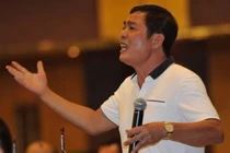 Rời VPF, ông Trần Mạnh Hùng tranh ghế của bầu Đức ở VFF