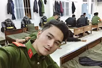 Chàng cảnh sát cơ động cao 1,8 m muốn kết nhiều bạn trên mạng xã hội