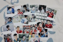 Cô giáo 9X in hình ĐT Việt Nam lên sticker tích điểm cho học trò