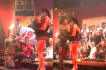 Video: Chồng quỳ gối tặng vợ chiếc thẻ trị giá 20 tỷ đồng gây xôn xao 