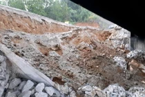  Đường tạm cao tốc Nội Bài - Lào Cai sạt lở, cấm xe tải trọng lớn