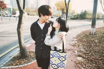 Yêu người đàn ông kém tuổi con gái phải chịu thiệt thòi đủ đường