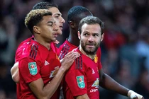 MU thua sốc đội hạng dưới, Mourinho đứng trước hiểm nguy như thế nào?