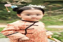 Tiểu phi tần "Ngụy An Lạc" phiên bản nhí khiến dân mạng điêu đứng vì quá dễ thương