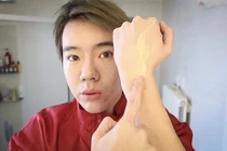 Ai nói 'trai thẳng' thì không được trang điểm dùng phấn son?