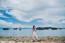 Chỉ tầm 2 triệu tha hồ check in 3 bãi biển cực lạ đẹp mê hồn ở Miền Bắc 