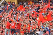 SVĐ Hàng Đẫy ngập tràn sắc đỏ cổ vũ đội tuyển Olympic Việt Nam