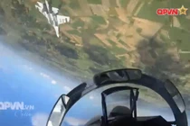 Chóng mặt cảnh “hổ mang” Su-30MK2 Việt Nam nhào lộn