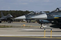 Ảnh tiêm kích Typhoon Anh lần đầu tới châu Á tập trận