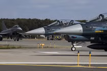 Ảnh tiêm kích Typhoon Anh lần đầu tới châu Á tập trận