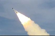 Mục kích Iran tập trân bắn tên lửa phòng không ồ ạt