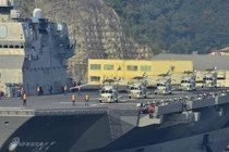 Ấn tượng tàu chiến lớn nhất Nhật Bản đón 5 trực thăng