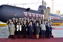 Ảnh Hàn Quốc hạ thủy tàu ngầm Type 214 thứ 8