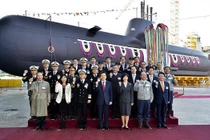 Ảnh Hàn Quốc hạ thủy tàu ngầm Type 214 thứ 8