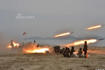 Mục kích nữ quân nhân Triều Tiên tập trận đánh đảo