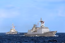 Ghê gớm sức mạnh tàu chiến Hàn Quốc thăm Cam Ranh