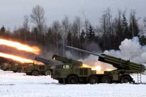 Rợn người cảnh pháo binh – tên lửa Nga gào thét