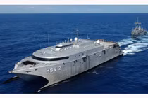 Toàn cảnh vụ phiến quân Houthi oanh tạc tàu chiến UAE