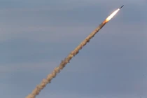 Tên lửa S-300V4 hành quân tới Crimea, Ukraine coi chừng